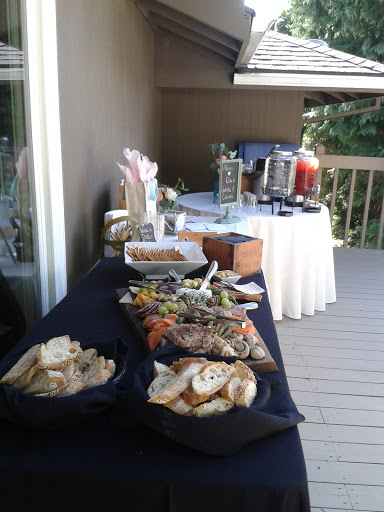 Portland gay weddings, lgbt wedding officiant, alternative wedding, wedding coordination, oregon wedding planner, affordable, rustic, bride, groom, wedding dress, marriage, engagement, elopement